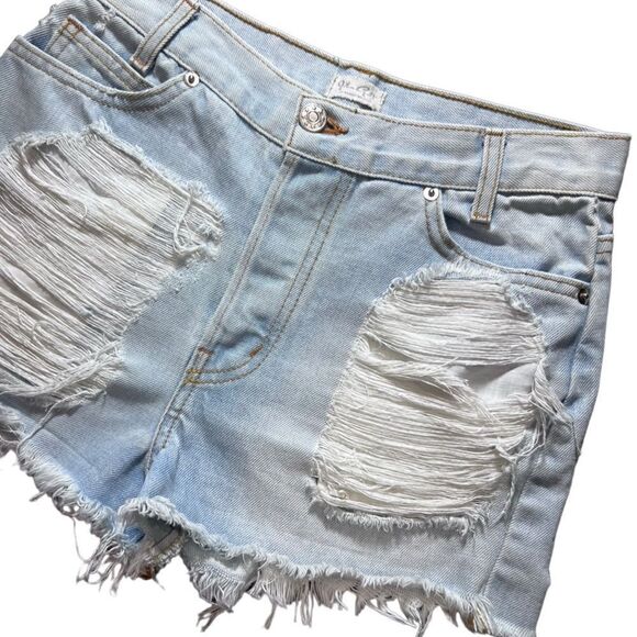 Brandy Melville Jean shorts light denim shredded distressed size 28 - Picture 4 of 12